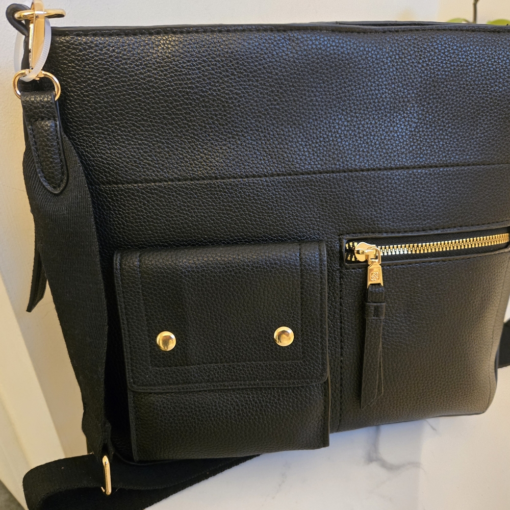 Elegant Black Leather Shoulder Bag